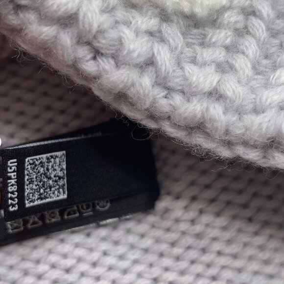 Authentic Chanel Grey Beanie Hat CC logo Brand New - Picture 10 of 14
